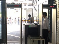 安检机配合安检门使用